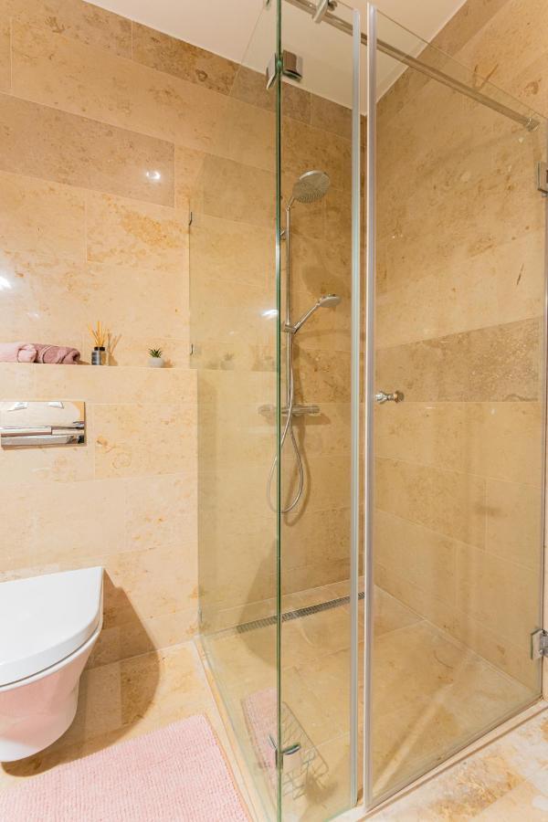 Rose Lux Residence Budapest Luaran gambar